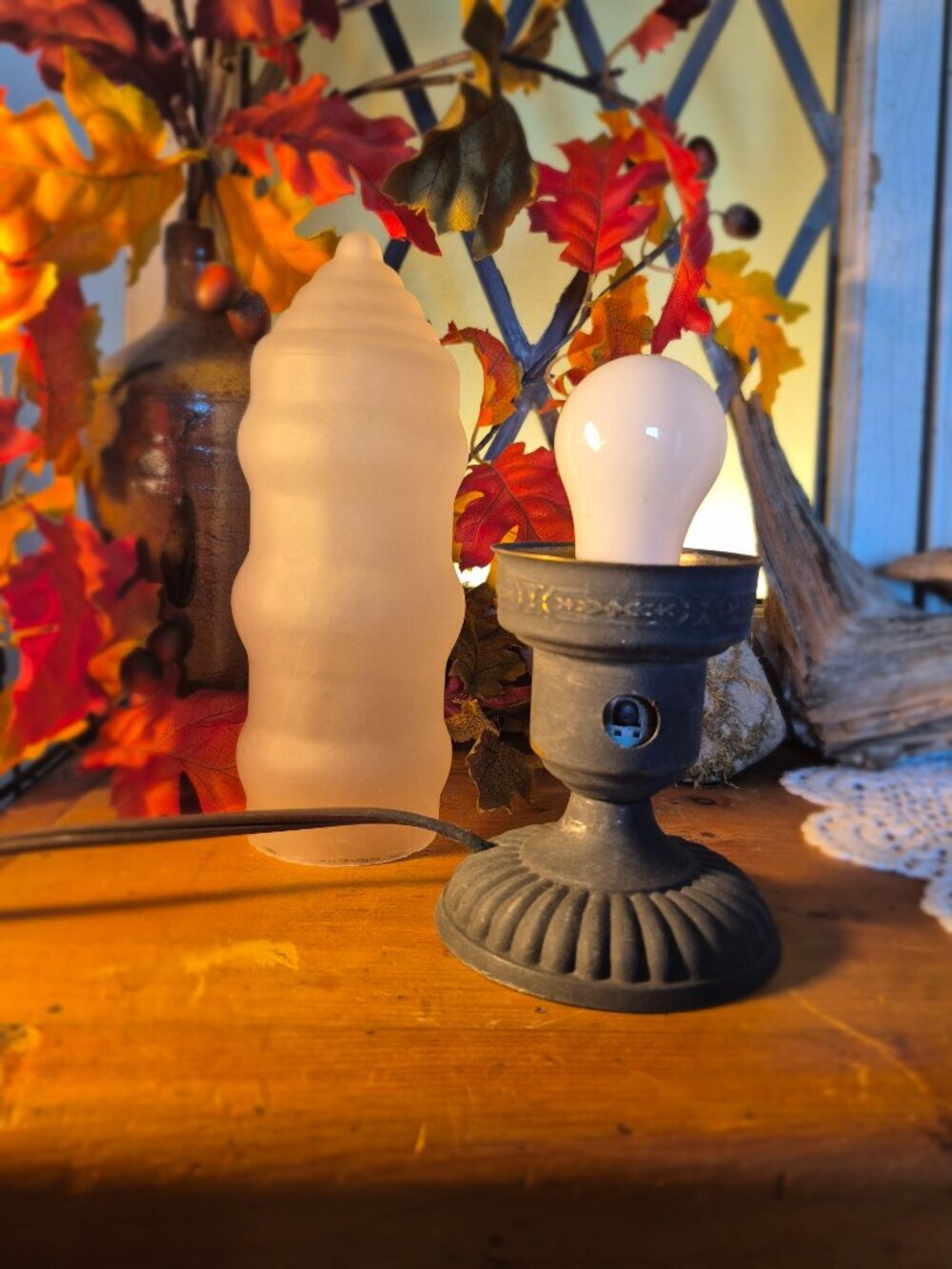Cabinet of Curiosities 🧚‍♂️ Vintage Art Deco Boudoir Skyscraper Lamp - Picture 6 of 9